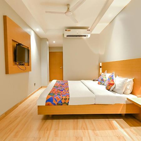 Fabhotel Penthouse - A K Dev Road Guwahati Exteriör bild