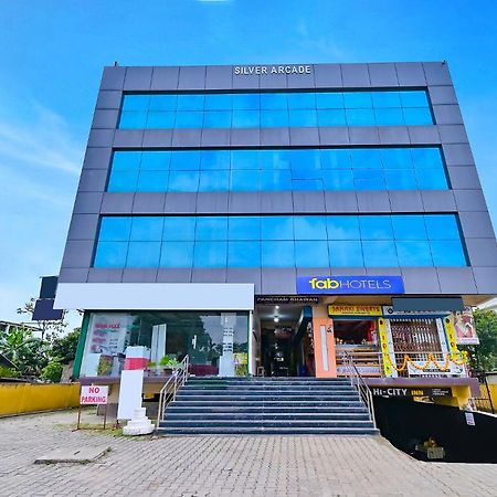 Fabhotel Penthouse - A K Dev Road Guwahati Exteriör bild