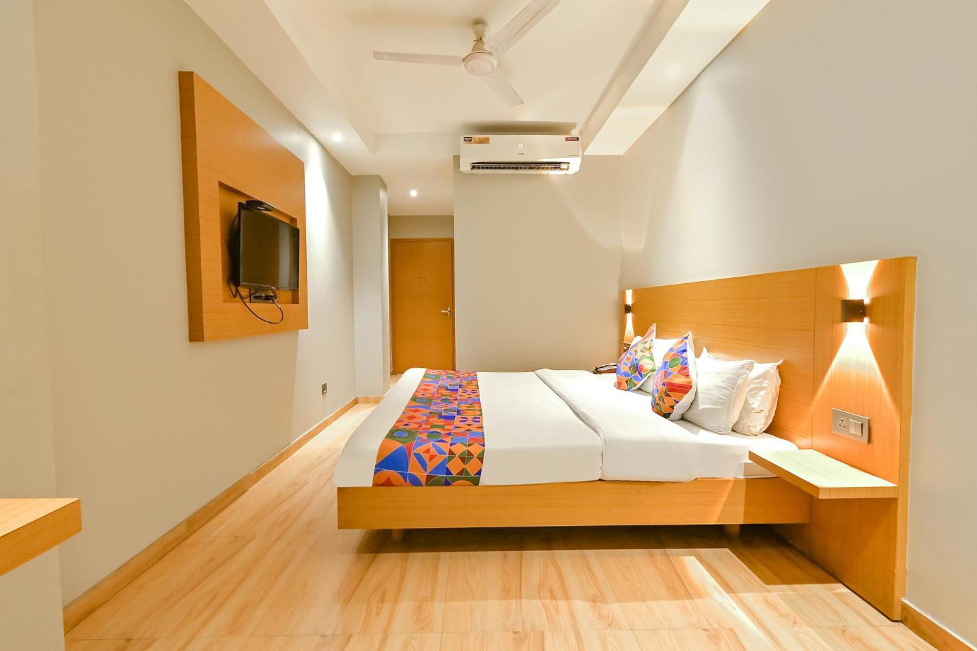 Fabhotel Penthouse - A K Dev Road Guwahati Exteriör bild
