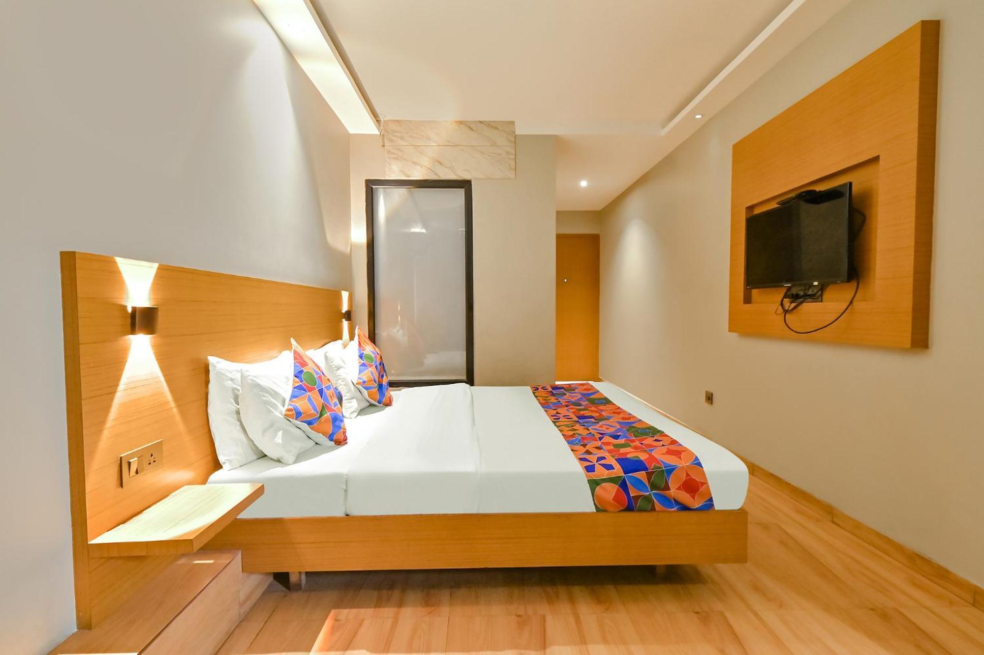 Fabhotel Penthouse - A K Dev Road Guwahati Exteriör bild