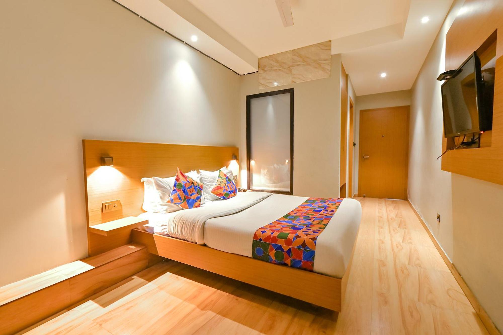 Fabhotel Penthouse - A K Dev Road Guwahati Exteriör bild