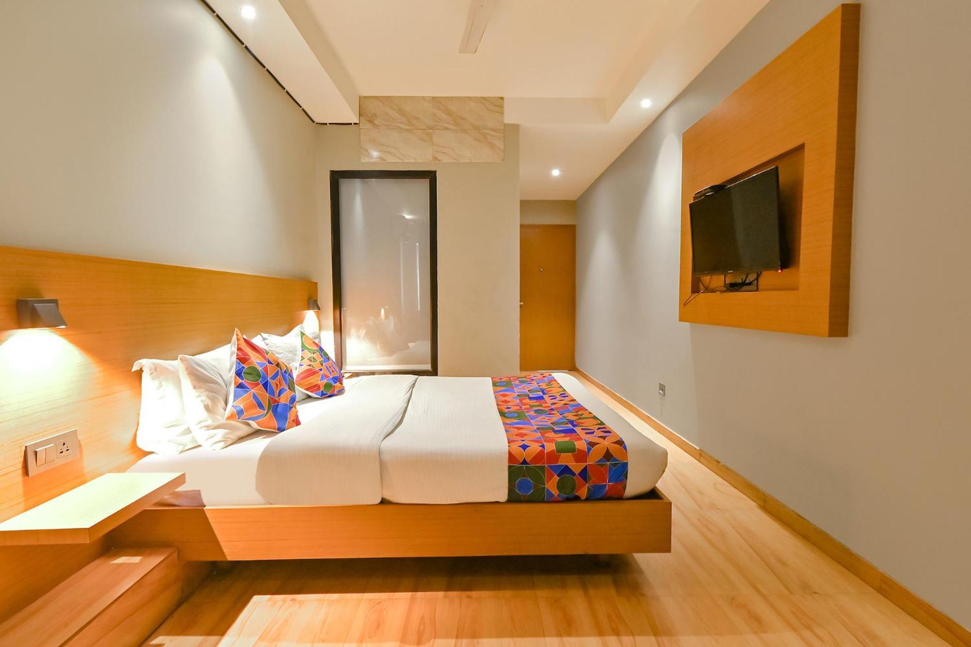 Fabhotel Penthouse - A K Dev Road Guwahati Exteriör bild