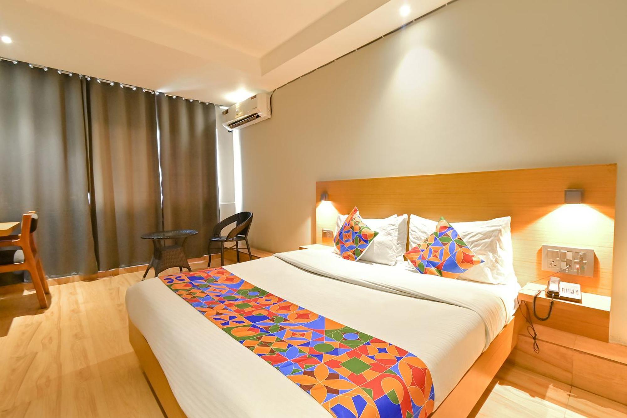 Fabhotel Penthouse - A K Dev Road Guwahati Exteriör bild