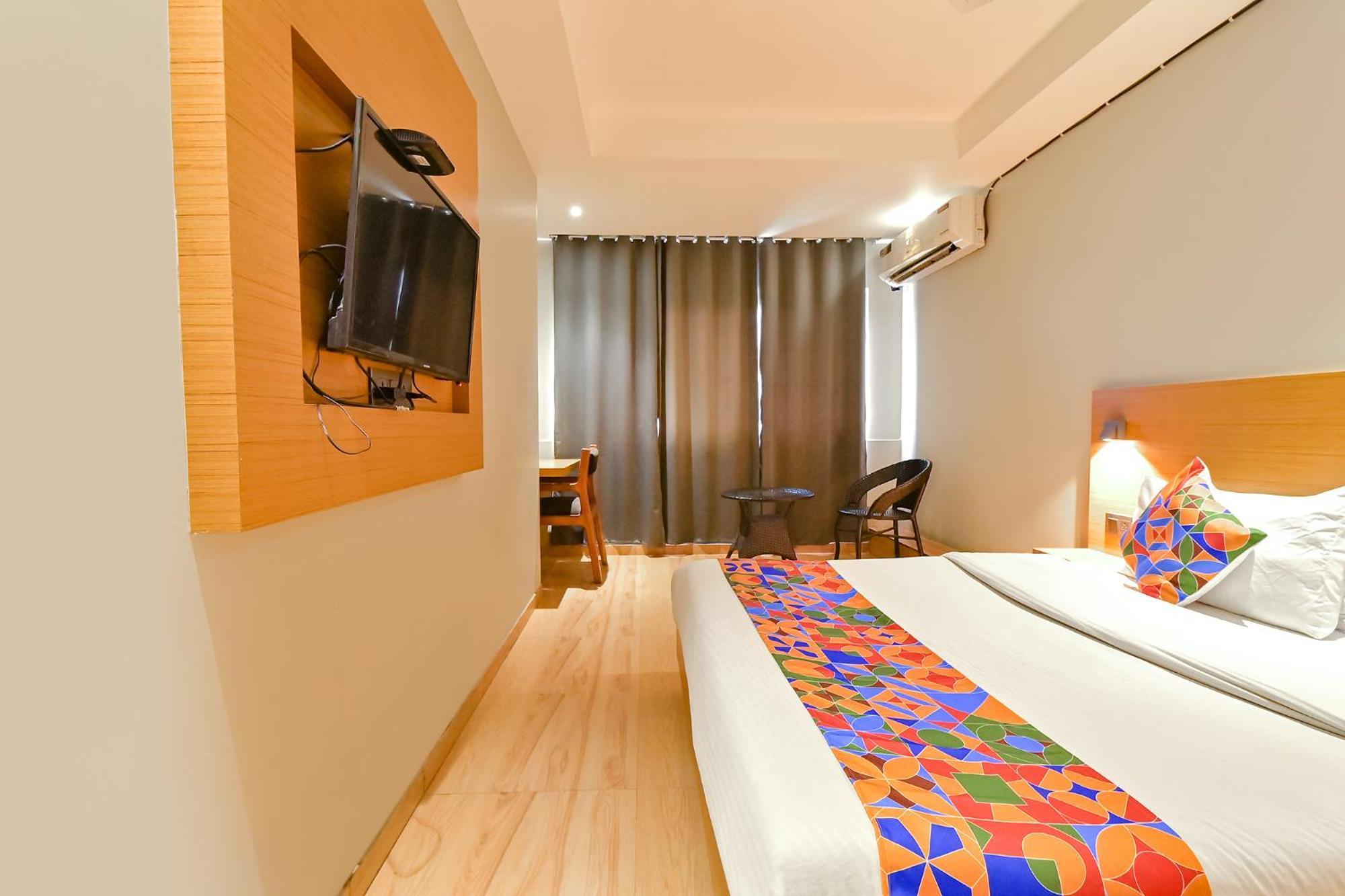 Fabhotel Penthouse - A K Dev Road Guwahati Exteriör bild
