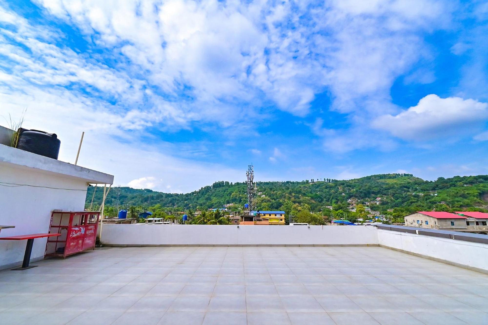 Fabhotel Penthouse - A K Dev Road Guwahati Exteriör bild