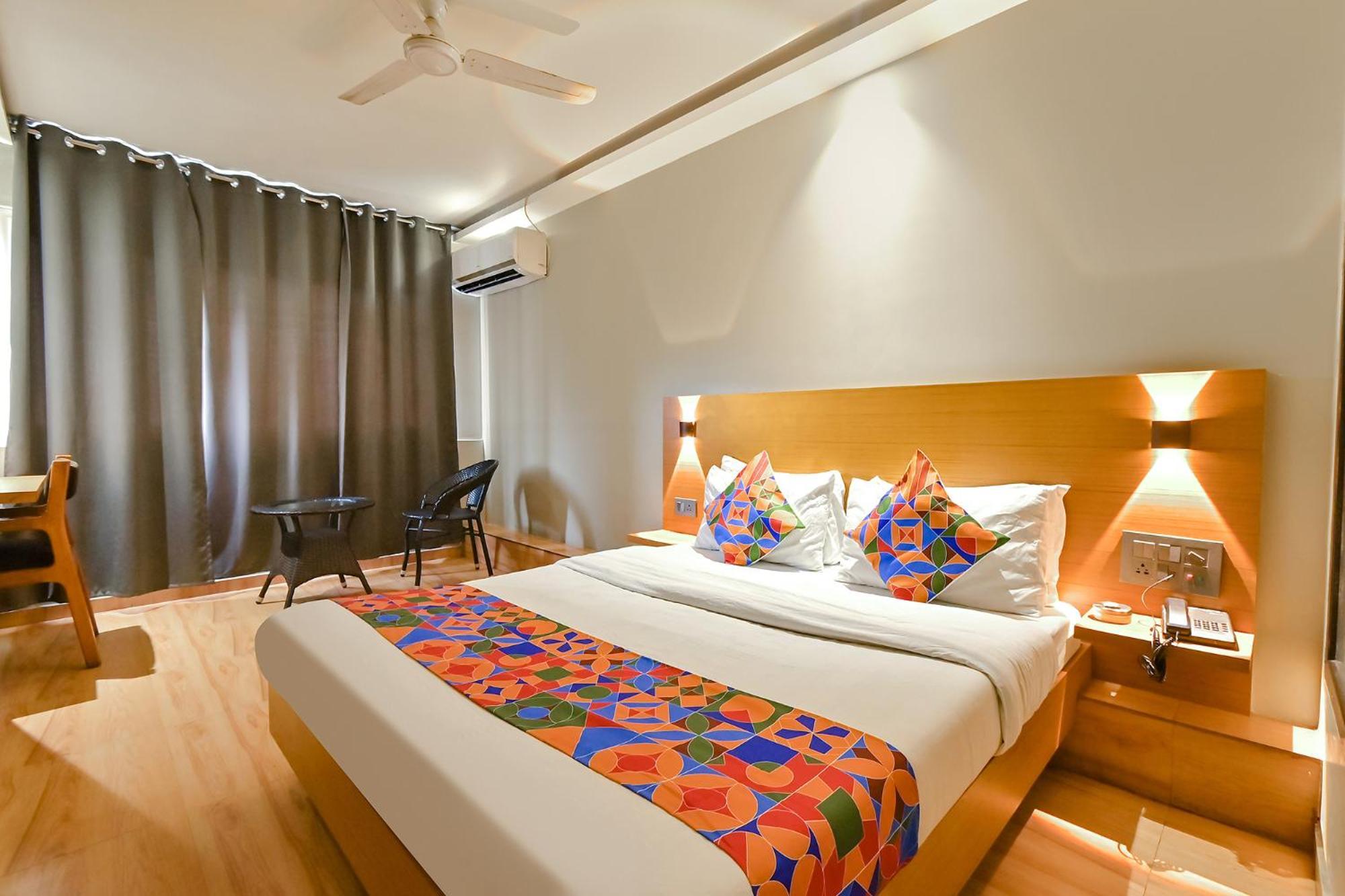 Fabhotel Penthouse - A K Dev Road Guwahati Exteriör bild