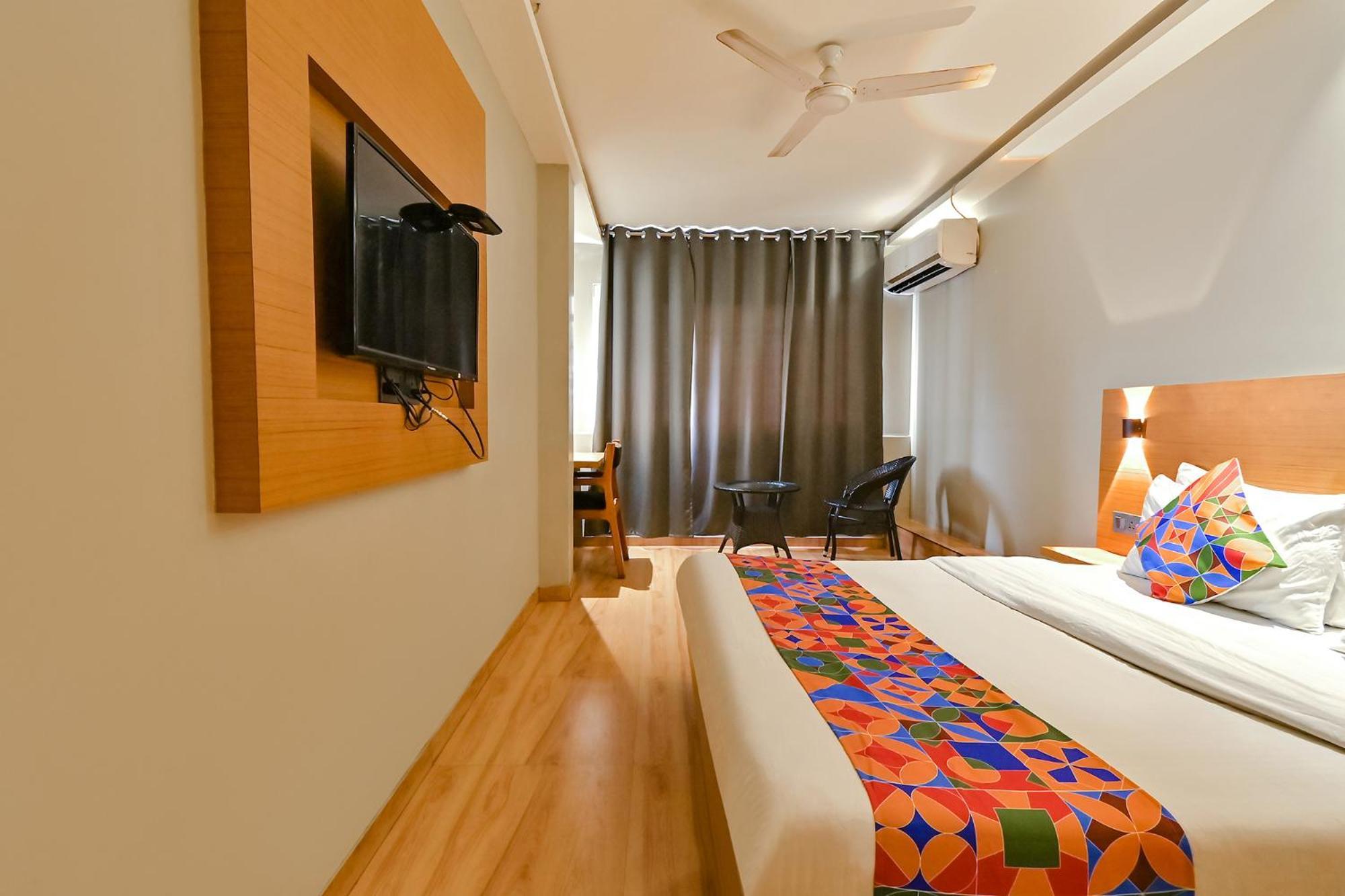 Fabhotel Penthouse - A K Dev Road Guwahati Exteriör bild